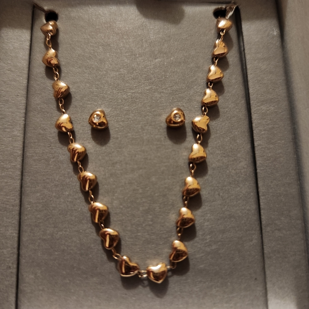 Woman's necklace and earrings set - Picture 2 of 3